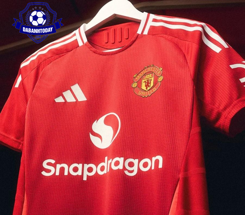 Snapdragon vẫn là nhà tài trợ chính của đội chủ sân Old Trafford.